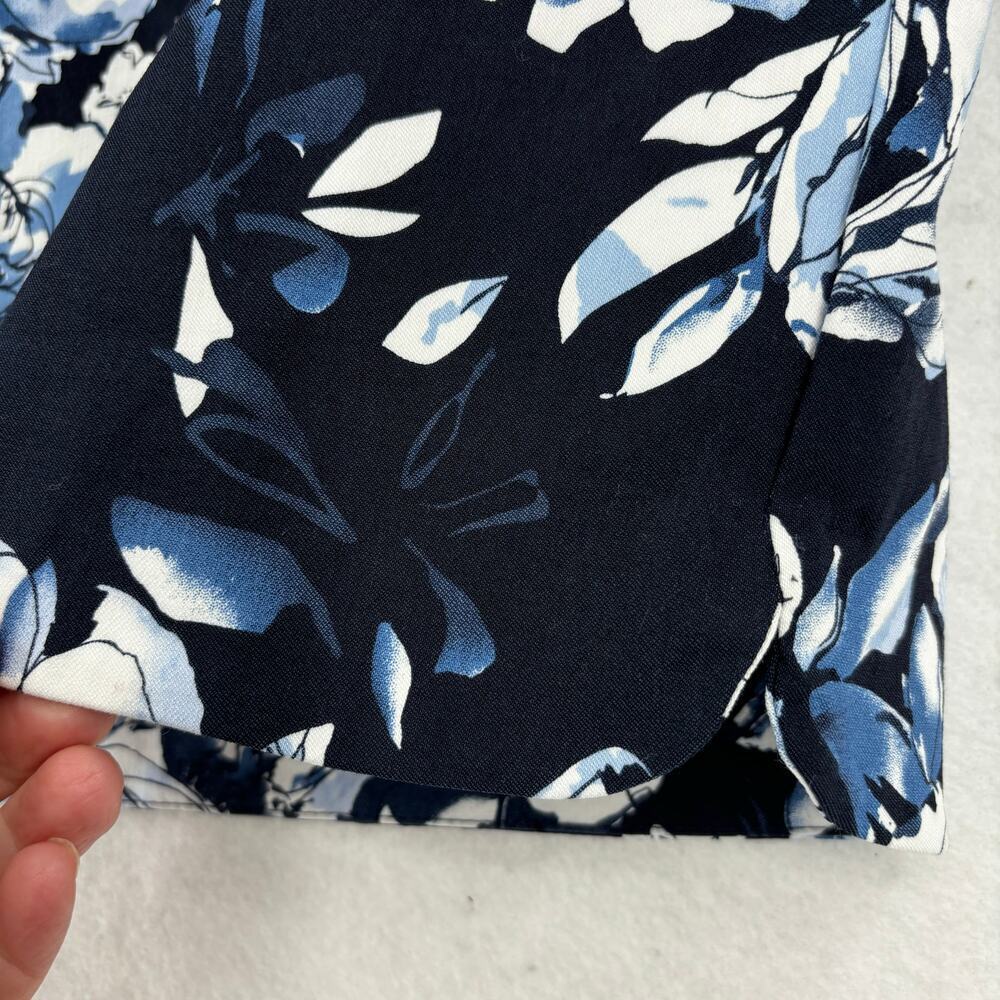 S.C. & Co Skort‎ Size M Blue Floral 360 Tummy Control Pull On Stretch Pockets - Picture 7 of 13